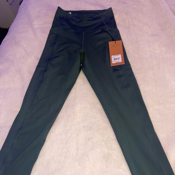 XS- Green Nordstrom leggings, with pockets - Picture 2 of 3
